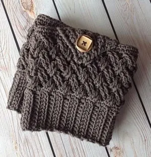 boot cuffs crochet patterns - legwarmers crochet pattern- amorecraftylife.com #crochet #crochetpattern #diy