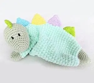 dino lovey crochet pattern - amorecraftylife.com #baby #crochet #crochetpattern
