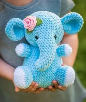 elephant crocheting pattern- animal crochet pattern pdf - amigurumi amorecraftylife.com #crochet #crochetpattern