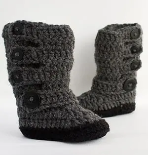 baby boots crochet patterns - baby shoes crochet pattern- baby booties- amorecraftylife.com #crochet #crochetpattern #diy #baby #babycrochet