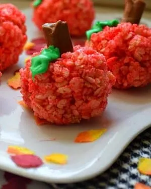 easy party treats- halloween fall snacks - school parties - recipes for kids - amorecraftylife.com #kidsactivities #halloween #preschool