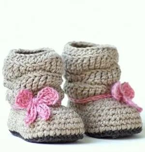 baby boots crochet patterns - baby shoes crochet pattern- baby booties- amorecraftylife.com #crochet #crochetpattern #diy #baby #babycrochet