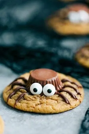 easy party treats- halloween fall snacks - school parties - recipes for kids - amorecraftylife.com #kidsactivities #halloween #preschool