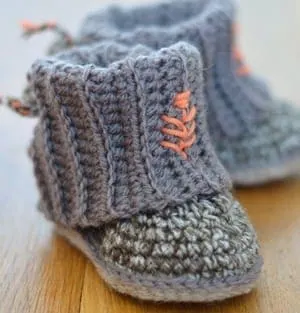 baby boots crochet patterns - baby shoes crochet pattern- baby booties- amorecraftylife.com #crochet #crochetpattern #diy #baby #babycrochet
