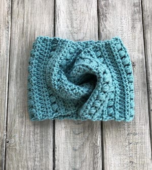headband crochet pattern- ear warmer crochet pattern pdf - amorecraftylife.com #crochet #crochetpattern
