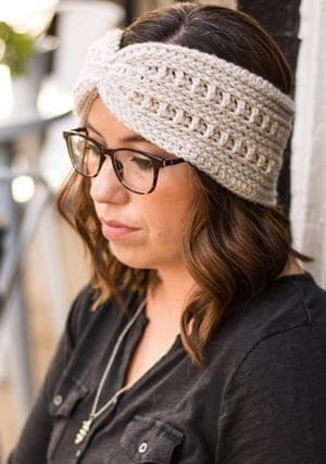 headband crochet pattern- ear warmer crochet pattern pdf - amorecraftylife.com #crochet #crochetpattern