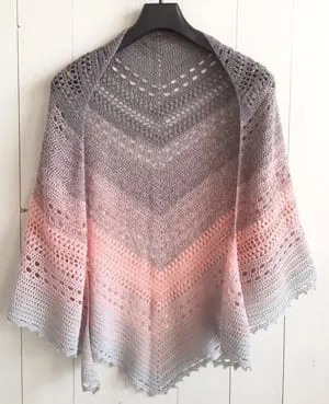 free crochet triangular shawl pattern- scarf crochet pattern -crochet pray shawl pattern pdf -wrap - paid and free pattern -amorecraftylife.com #crochet #crochetpattern