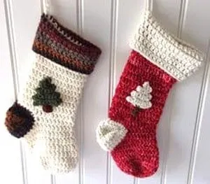 crochet Christmas patterns - winter - home decor- amorecraftylife.com #crochet #freecrochetpattern #crochetpattern #diy #christmas