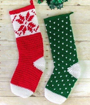 crochet Christmas patterns - winter - home decor- amorecraftylife.com #crochet #freecrochetpattern #crochetpattern #diy #christmas