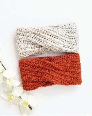 headband crochet pattern- ear warmer crochet pattern pdf - amorecraftylife.com #crochet #crochetpattern