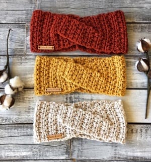 headband crochet pattern- ear warmer crochet pattern pdf - amorecraftylife.com #crochet #crochetpattern