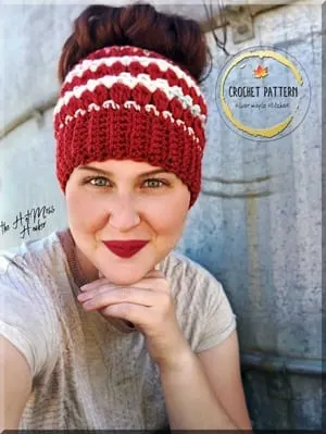 messy bun hat crochet pattern - ponytail hat - winter hat - beanie crochet pattern - women's crochet pattern - amorecraftylife.com #hat #crochet #crochetpattern