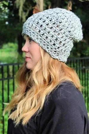 free bulky crochet hat patterns - winter hat - beanie crochet pattern - amorecraftylife.com #hat #crochet #crochetpattern