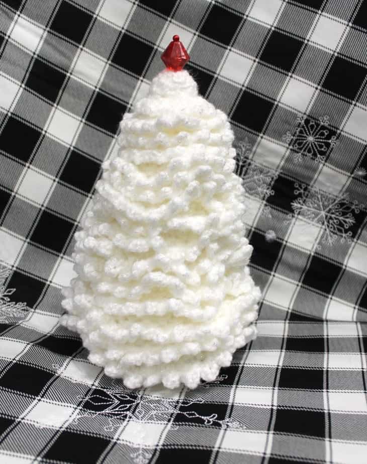 free crochet Christmas tree patterns - winter - home decor- amorecraftylife.com #crochet #crochetpattern #diy #christmas