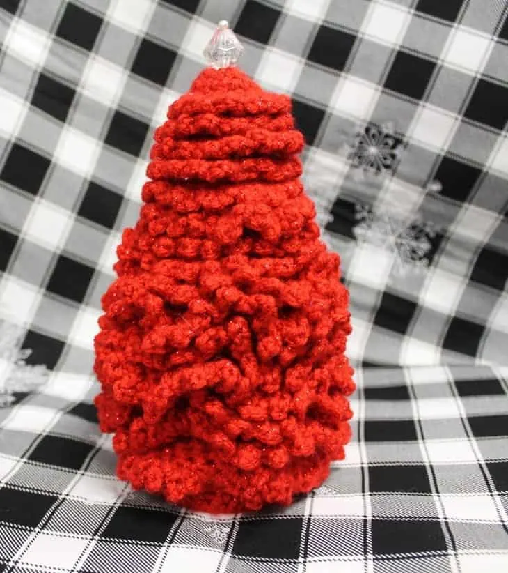 free crochet Christmas tree patterns - winter - home decor- amorecraftylife.com #crochet #crochetpattern #diy #christmas