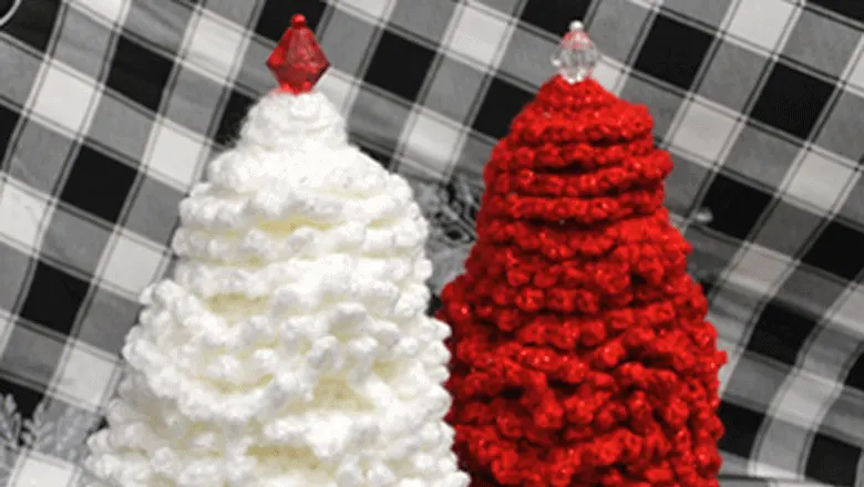 free crochet Christmas tree patterns - winter - home decor- amorecraftylife.com #crochet #crochetpattern #diy #christmas