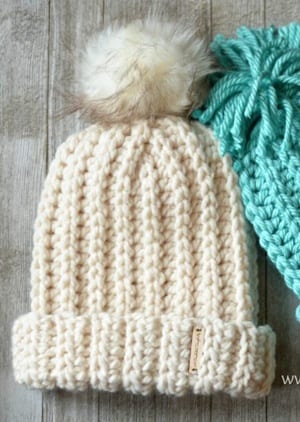 free bulky crochet hat patterns - winter hat - beanie crochet pattern - amorecraftylife.com #hat #crochet #crochetpattern