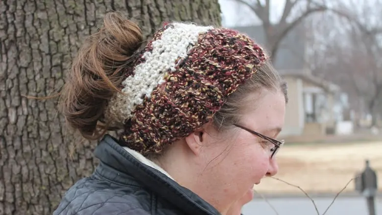 Textured Crochet Ear Warmer Pattern -crochet headband pattern- pdf - amorecraftylife.com #crochet #crochetpattern #freecrochetpattern
