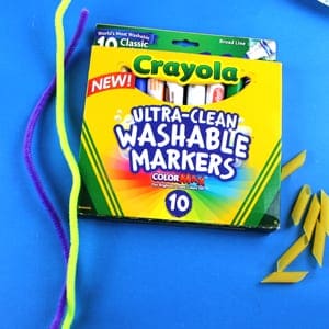 pasta heart craft for kids - heart crafts -arts and crafts activities -valentines day kid craft- amorecraftylife.com #kidscraft #craftsforkids #valentinesday #preschoo