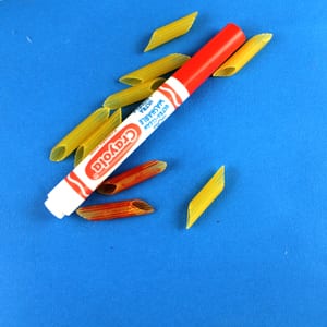 pasta heart craft for kids - heart crafts -arts and crafts activities -valentines day kid craft- amorecraftylife.com #kidscraft #craftsforkids #valentinesday #preschoo