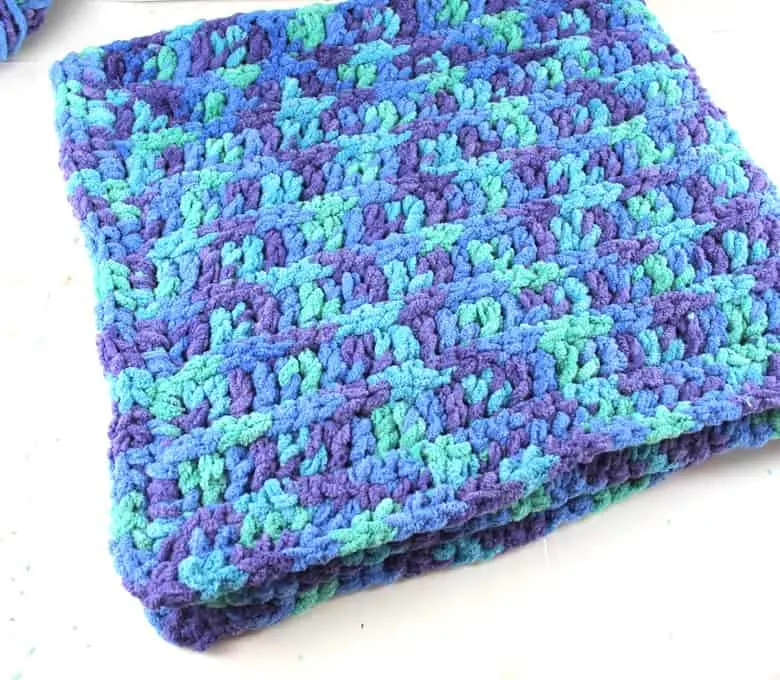 free easy baby blanket crochet pattern  -crochet baby blanket pattern -amorecraftylife.com #crochet #crochetpattern #freecrochetpattern