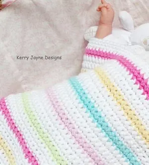 easy baby blanket crochet pattern - quick baby blanket - amorecraftylife.com #baby #crochet #crochetpattern #freecrochetpattern