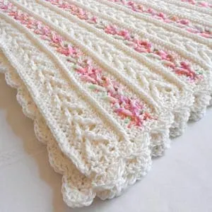 easy baby blanket crochet pattern - quick baby blanket - amorecraftylife.com #baby #crochet #crochetpattern #freecrochetpattern