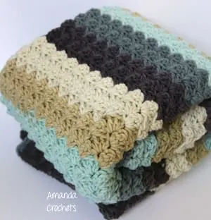 easy baby blanket crochet pattern - quick baby blanket - amorecraftylife.com #baby #crochet #crochetpattern #freecrochetpattern