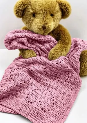 easy baby blanket crochet pattern - quick baby blanket - amorecraftylife.com #baby #crochet #crochetpattern #freecrochetpattern