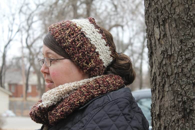 Textured Crochet Ear Warmer Pattern -crochet headband pattern- pdf - amorecraftylife.com #crochet #crochetpattern #freecrochetpattern