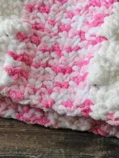 free easy baby blanket crochet pattern - pink dream - crochet baby blanket pattern -amorecraftylife.com #crochet #crochetpattern #freecrochetpattern