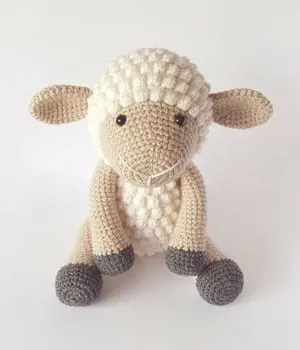 lamb crochet pattern- easter crochet pattern pdf - amigurumi amorecraftylife.com #crochet #crochetpattern