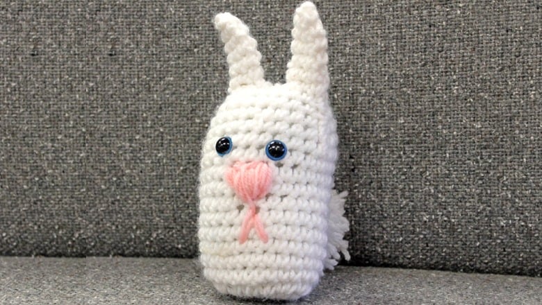 simple crochet bunny pattern- free crochet pattern - Easter - amigurumi amorecraftylife.com #crochet #crochetpattern #freecrochetpattern