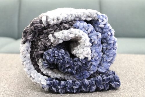 free textured velvet blanket crochet pattern - crochet throw pattern- crochet blanket pattern -amorecraftylife.com #crochet #crochetpattern #freecrochetpattern