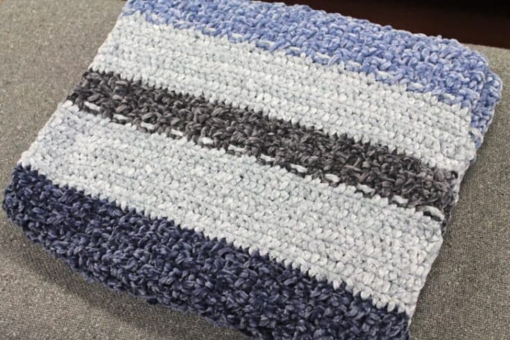 free textured velvet blanket crochet pattern - crochet throw pattern- crochet blanket pattern -amorecraftylife.com #crochet #crochetpattern #freecrochetpattern