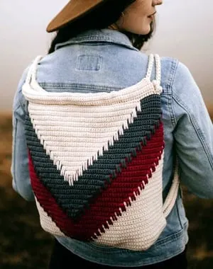 crochet backpack pattern - purse crochet pattern - handbag crochet pattern - amorecraftylife.com #bag #crochet #crochetpattern