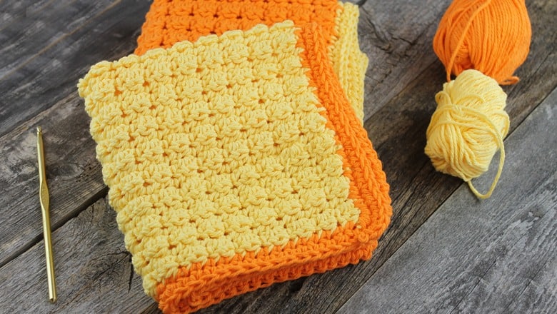 free even berry crochet dish cloth crochet pattern -amorecraftylife.com #crochet #crochetpattern #diy #freecrochetpattern