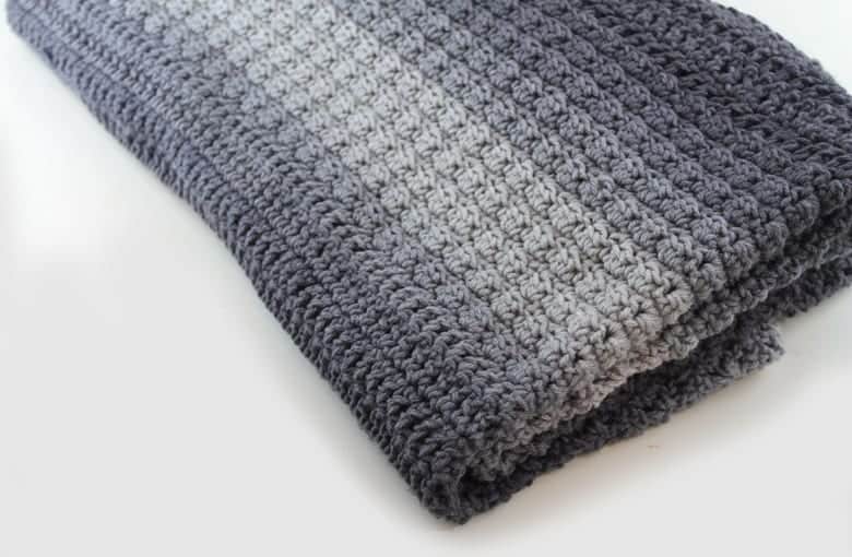 free ombre textured throw blanket crochet pattern - crochet throw pattern- crochet blanket pattern -amorecraftylife.com #crochet #crochetpattern #freecrochetpattern