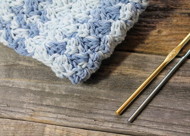 free printable sedge stitch crochet dishcloth pattern -amorecraftylife.com #crochet #crochetpattern #diy #freecrochetpattern