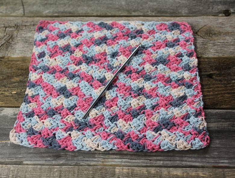 free printable sedge stitch crochet dishcloth pattern -amorecraftylife.com #crochet #crochetpattern #diy #freecrochetpattern
