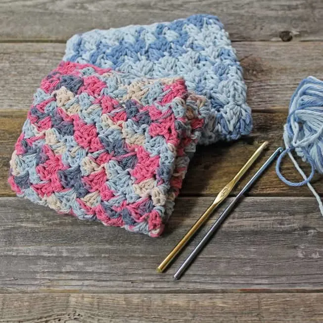 free printable sedge stitch crochet dishcloth pattern -amorecraftylife.com #crochet #crochetpattern #diy #freecrochetpattern