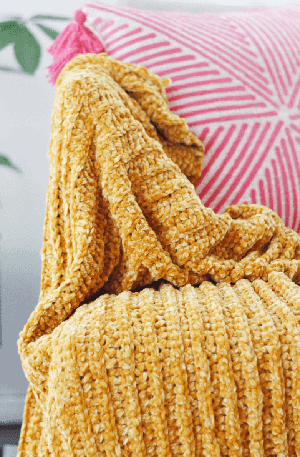 chunky crochet blanket patterns - crochet throw pattern- crochet blanket pattern - baby blanket - free crochet blanket - bernat blanket yarn amorecraftylife.com #crochet #crochetpattern #freecrochetpattern #crochetblanket