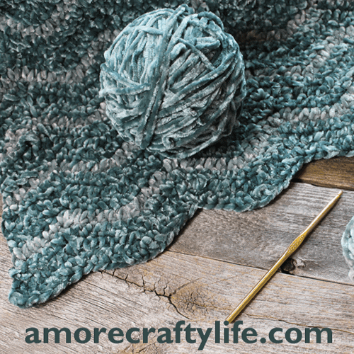 free velvet ripple crochet blanket pattern - crochet throw pattern- crochet blanket pattern -amorecraftylife.com #crochet #crochetpattern #freecrochetpattern