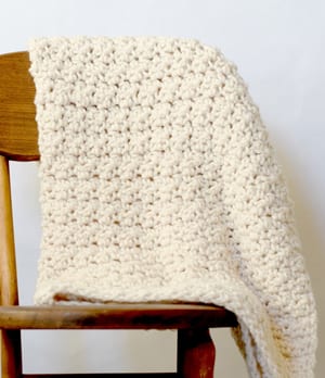chunky crochet blanket patterns - crochet throw pattern- crochet blanket pattern - baby blanket - free crochet blanket - bernat blanket yarn amorecraftylife.com #crochet #crochetpattern #freecrochetpattern #crochetblanket