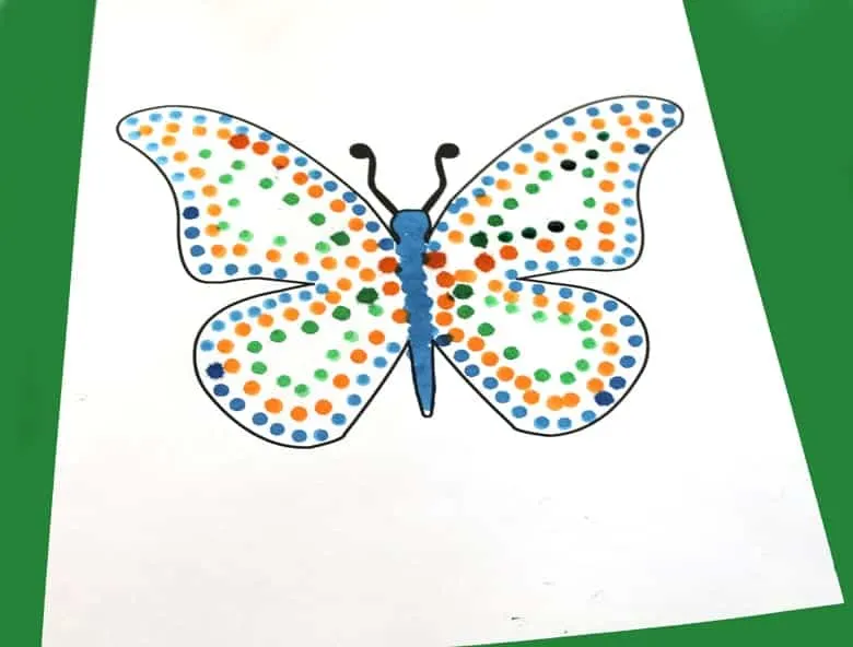 free printable butterfly dot painting craft -crafts for kids- bug kid crafts - amorecraftylife.com #preschool #kidscraft #craftsforkids