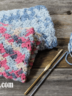 free printable sedge stitch crochet dishcloth pattern -amorecraftylife.com #crochet #crochetpattern #diy #freecrochetpattern