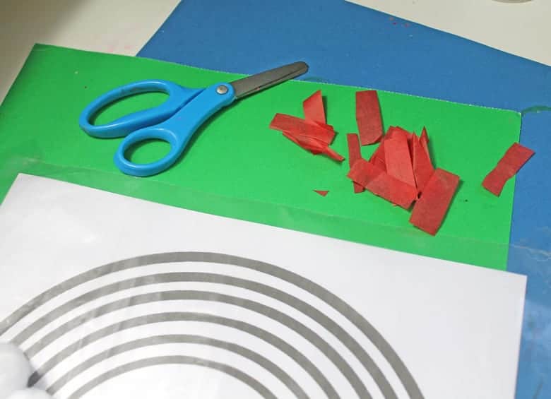 tissue paper rainbow suncatcher crafts - crafts for kids- kid crafts - amorecraftylife.com #preschool #kidscraft #craftsforkids