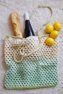 crochet market tote crochet pattern- bag crochet pattern pdf - grocery bag - beach bag - amorecraftylife.com #crochet #crochetpattern