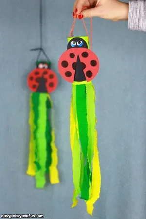 ladybug kid crafts - bug crafts for kids- ladybird insect - amorecraftylife.com #preschool #craftsforkids #kidscrafts