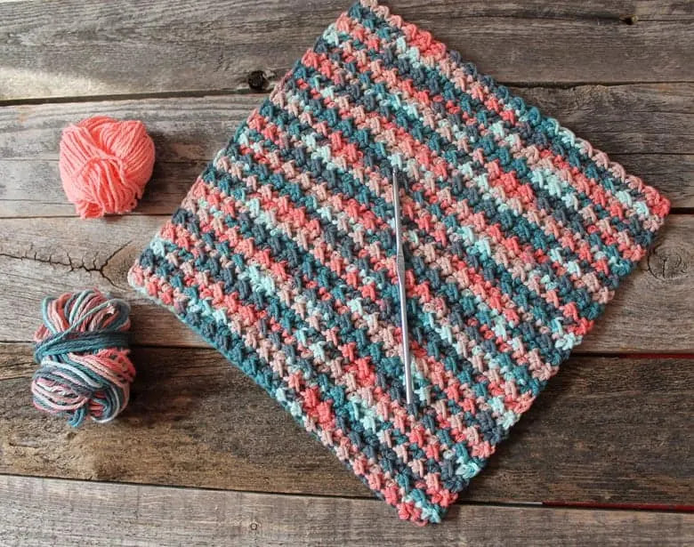 free printable crunch stitch crochet dishcloth pattern -amorecraftylife.com #crochet #crochetpattern #diy #freecrochetpattern